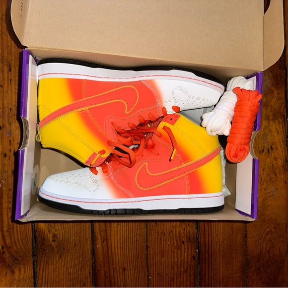 Nike Sweet Tooth Candy Corn Dunk High - Picture 2 of 5